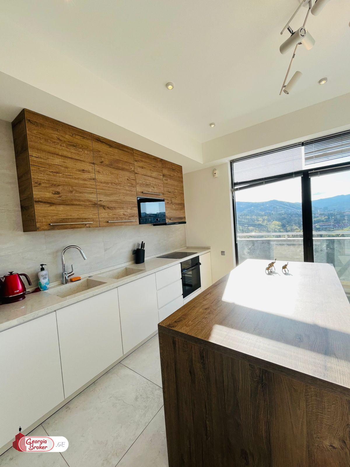 продается квартира с новым ремонтом 6-комнат